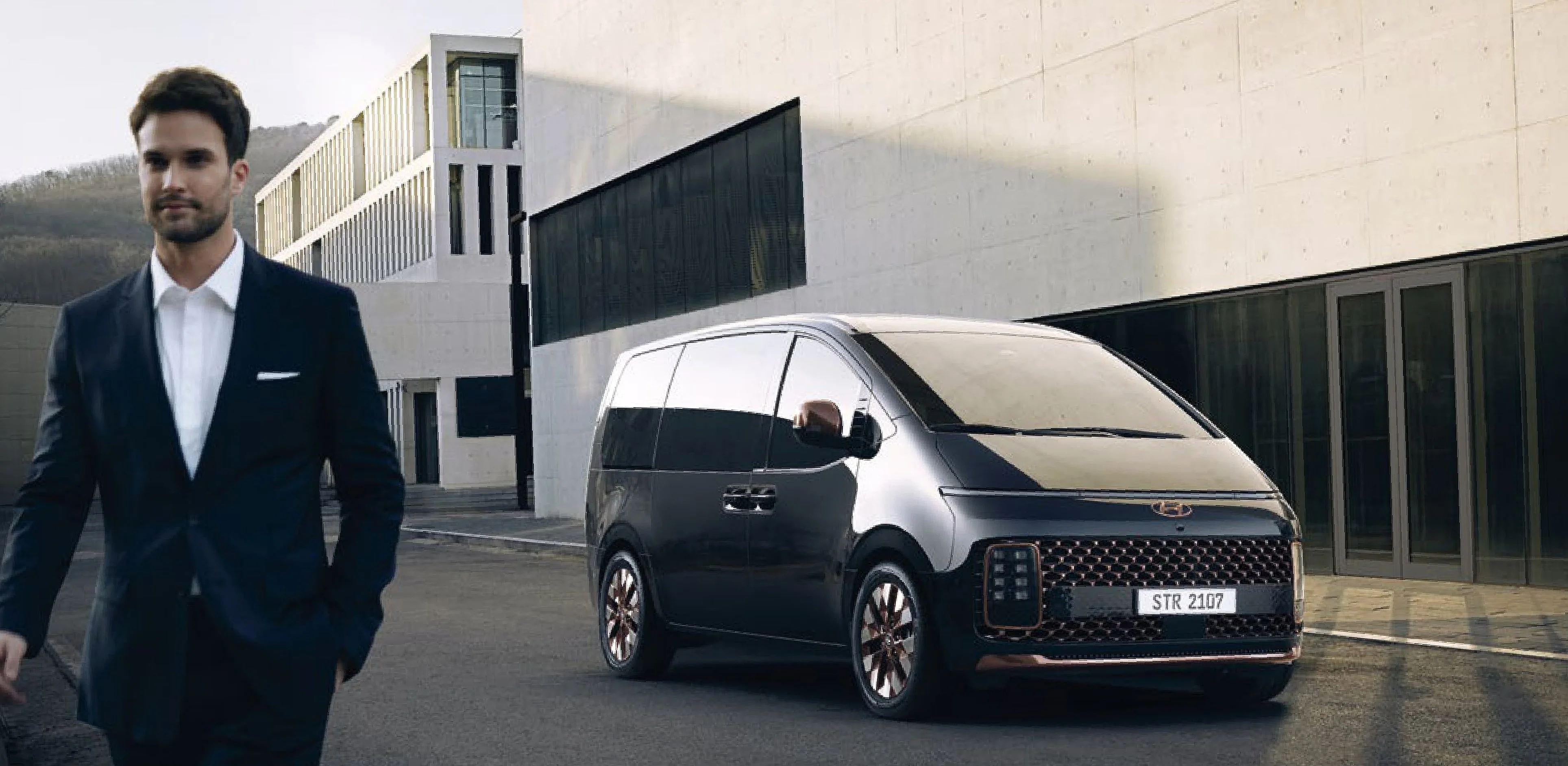 STARIA PREMIUM exterior design hero