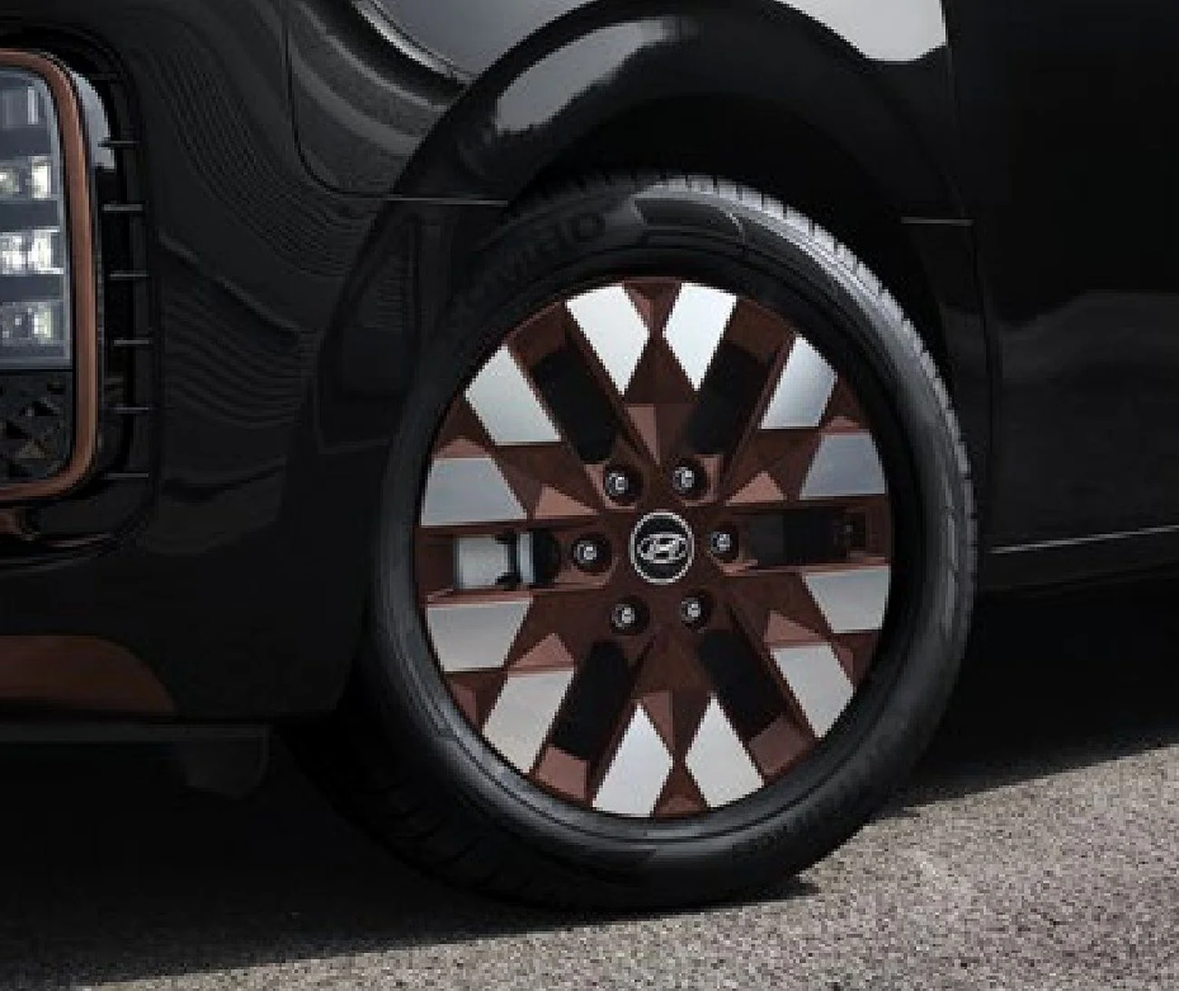 STARIA PREMIUM exterior design detail 2